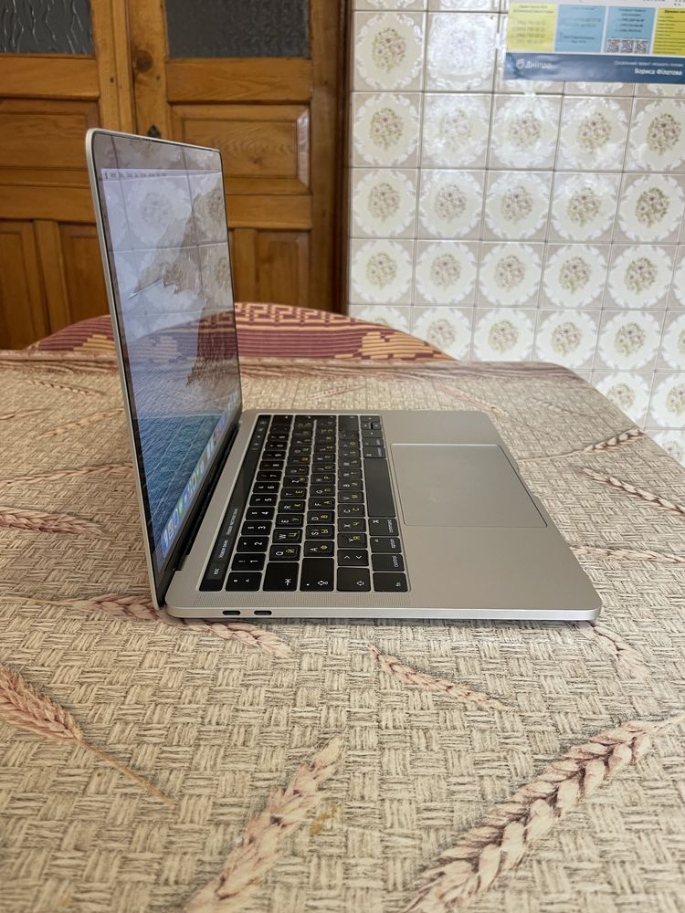 MacBook Pro 13” Model A1706