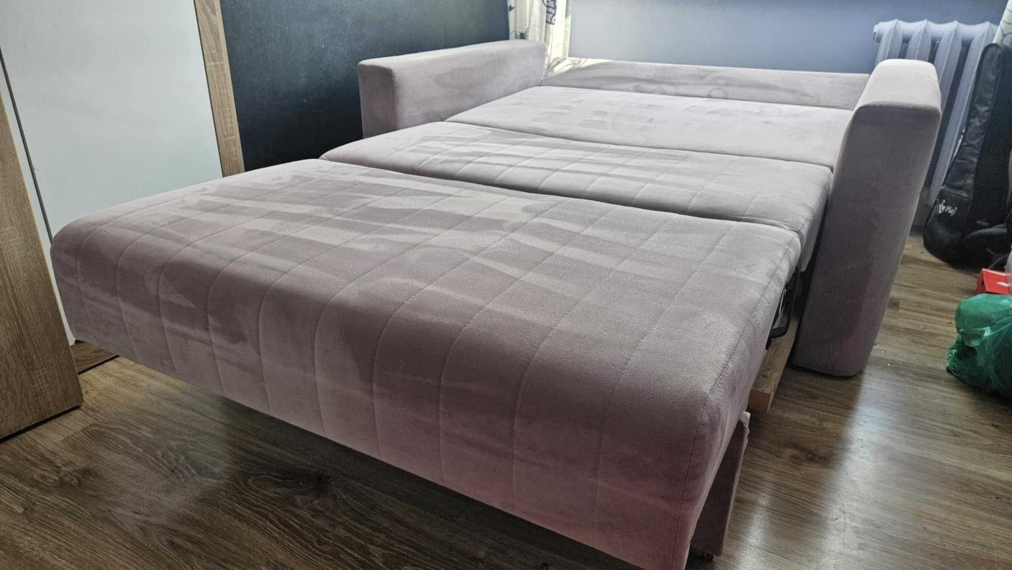 Sofa amerykańska różowa, kanapa rozkładana ze schowkiem na pościel