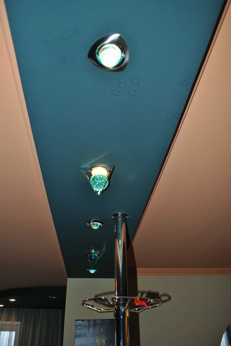 Однокімнатна центр  Небесноі Сотні  8000 + КП