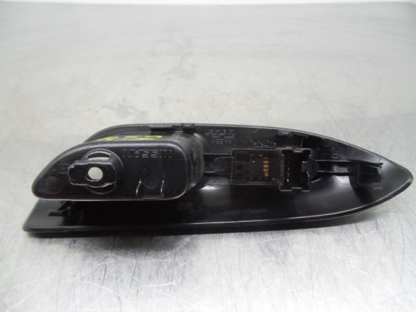 Comando / botão / interruptor vidros trás direito NISSAN Juke (F15)