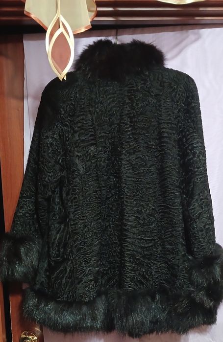 Натуральный каракуль,  замш, норка, кожа и мех