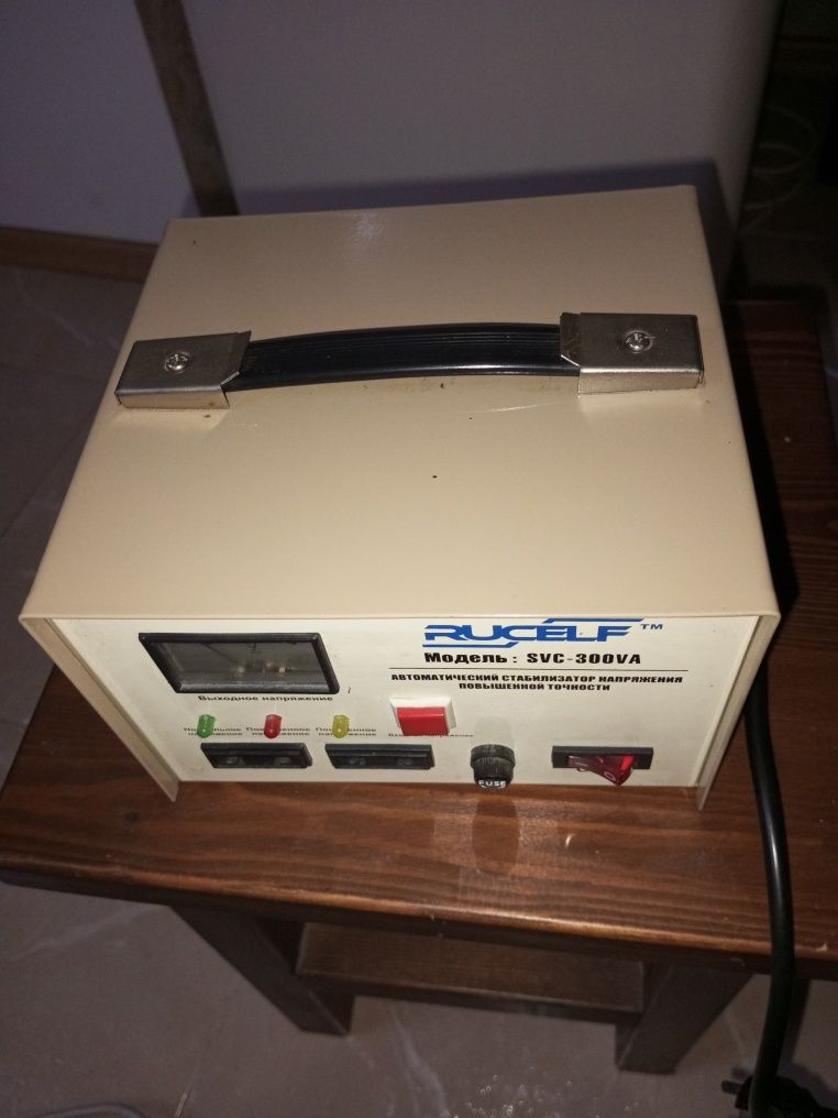 Продам стабилизатор напряжения модель svc-300va
