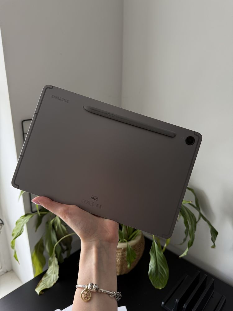 Tablet Galaxy Tab S9 FE + etui keyboard