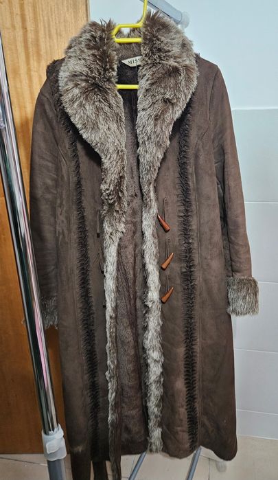 Casaco com pêlo falso