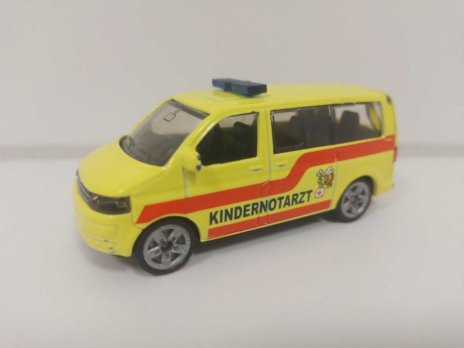 Продам модельку машинку швидка допомога W -T 5