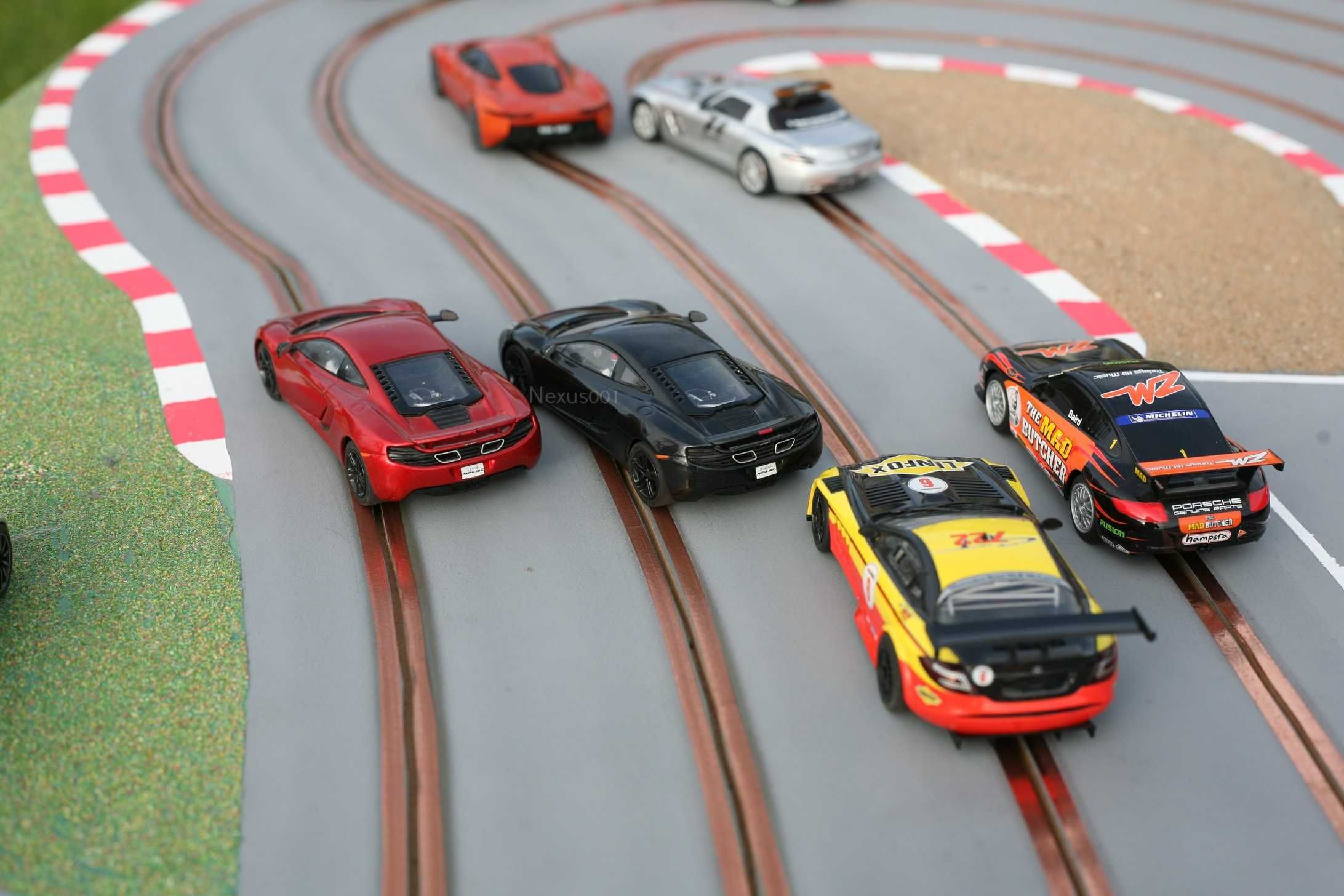 Scalextric 1:32 2x Mclaren MP12-4c , analog DPR