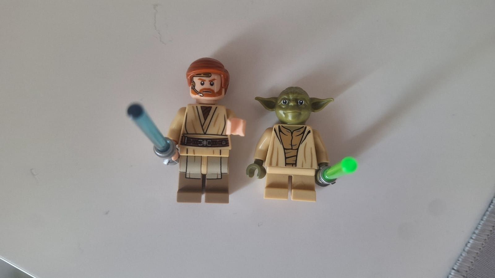 Yoda e Obi-Wan lego star wars mini figuras com sabres de luz