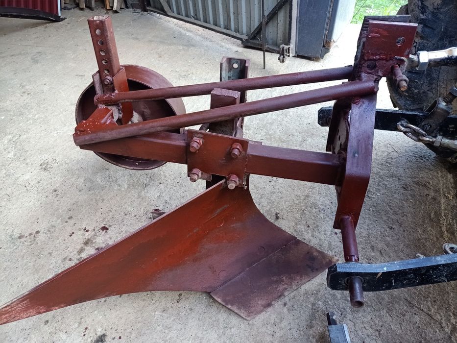 Плуг до трактора