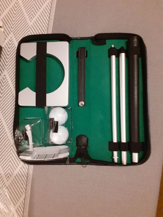 Conjunto de golfe com taco de golfe, 2 bolas e taça de golfe