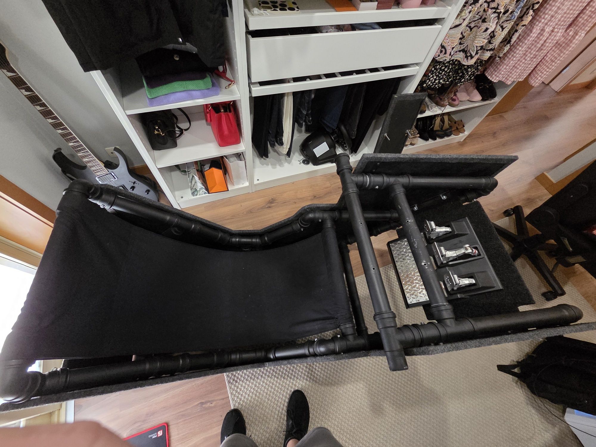 Volante thrustmaster tgt 2 + pedais t lcm + simseat customizado