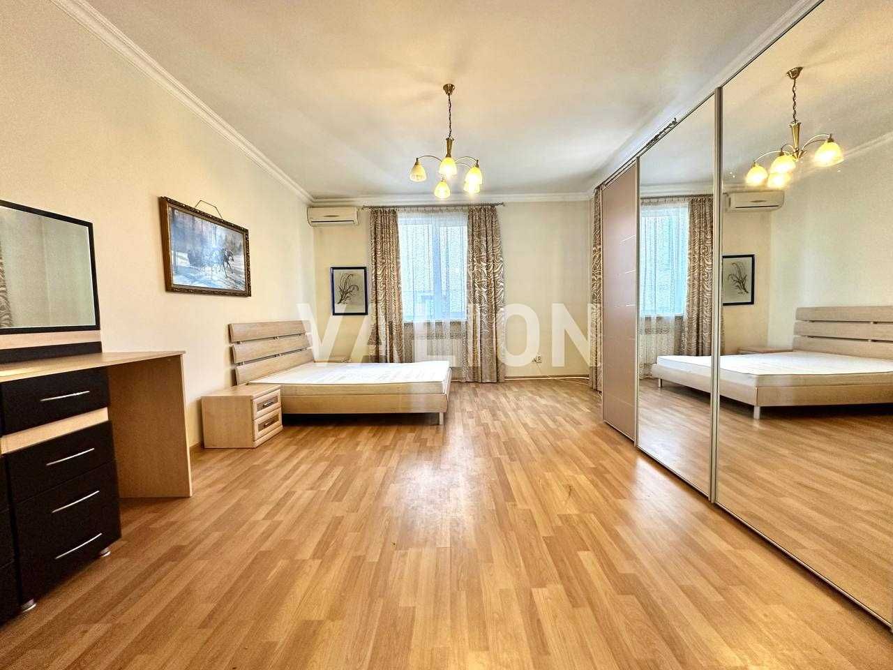 Продаж будинку з ремонтом та меблями в Києві біля метро Славутич