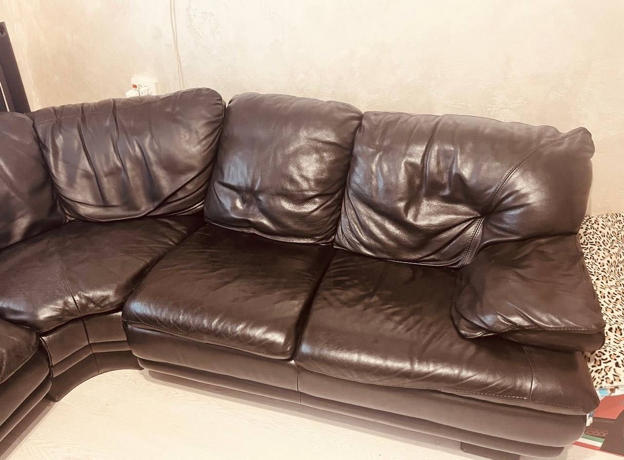 Шкіряний диван 2,5х2,5м