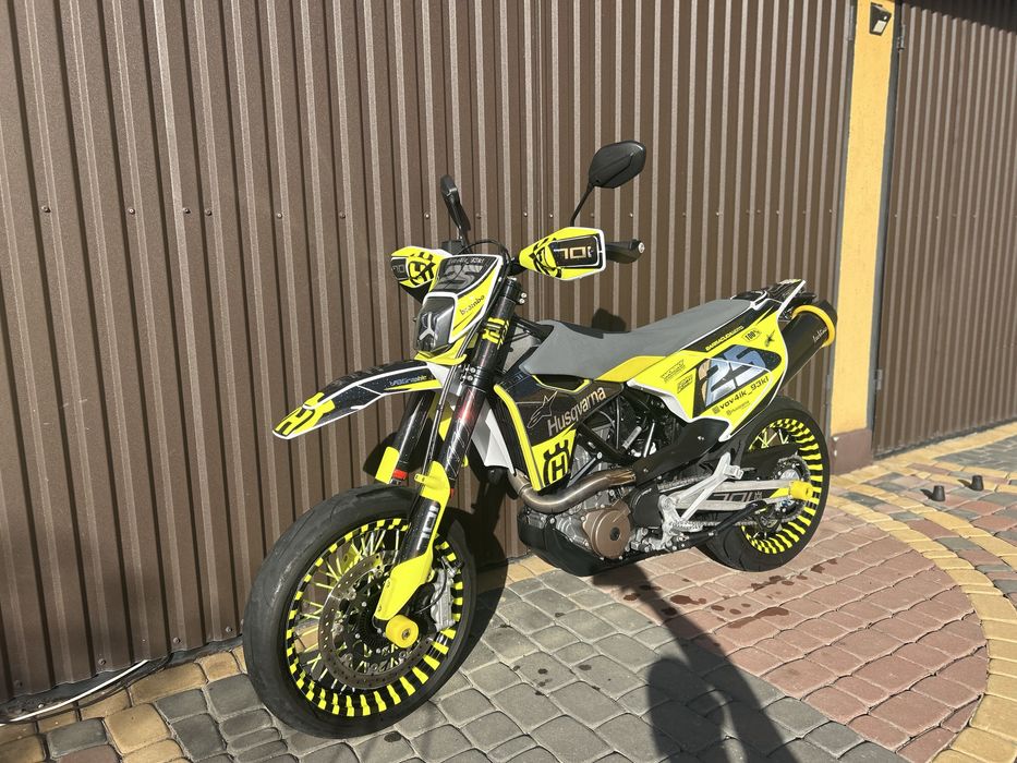 Husqvarna 701 supermoto