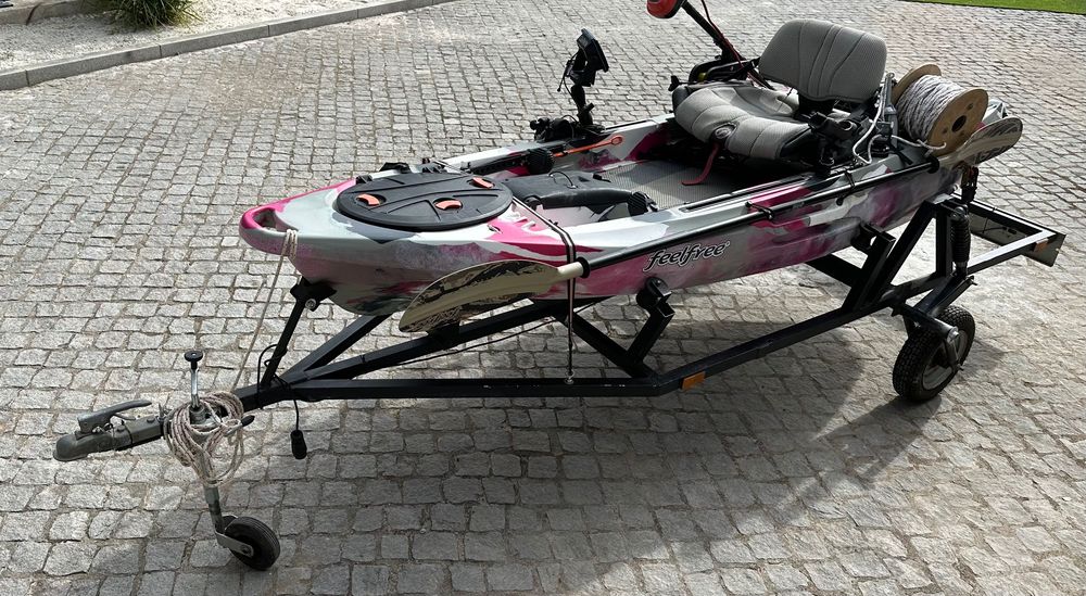 Kayak Feel Free Lure 10 com motor e sonda