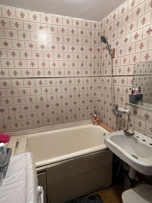 Здається кімната для однієї дівчини (вільно з 15 грудня)