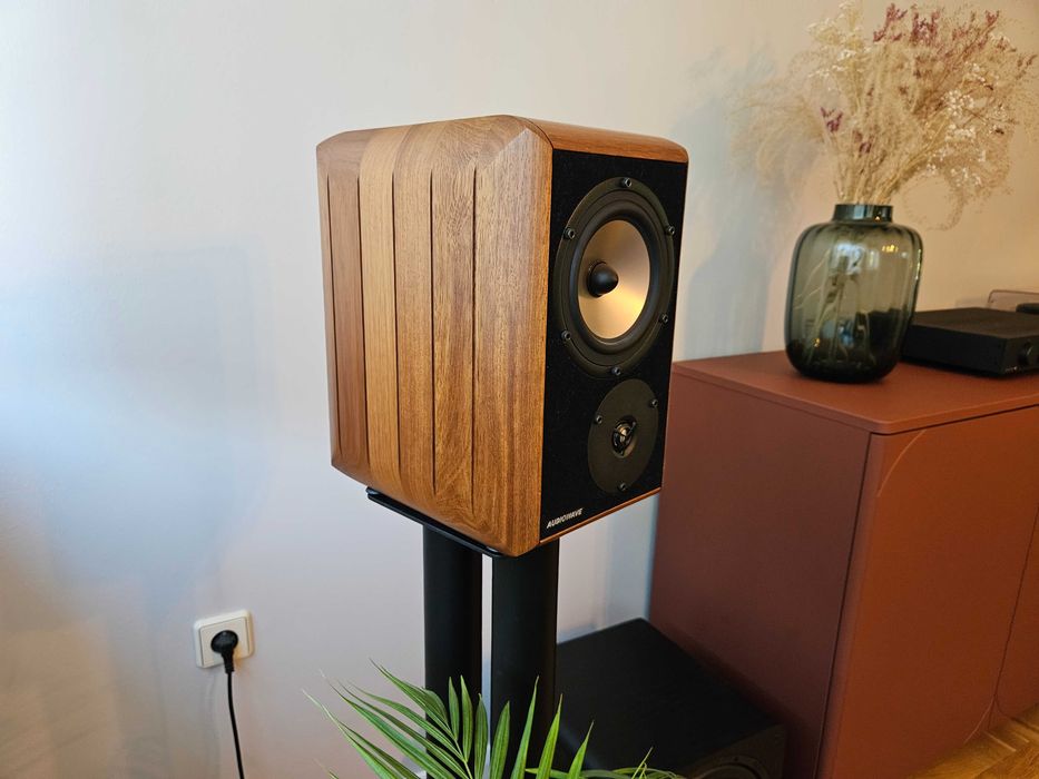 Kultowe kolumny podstawkowe Audiowave 141se + statywy gratis