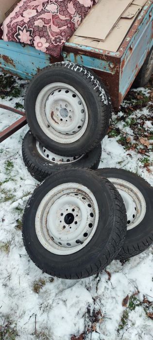 Комплект коліс на зимній резині r13 175/70 (rosava, hankook)