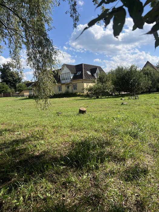 Будинок з власним озером у Великій Солтанівці