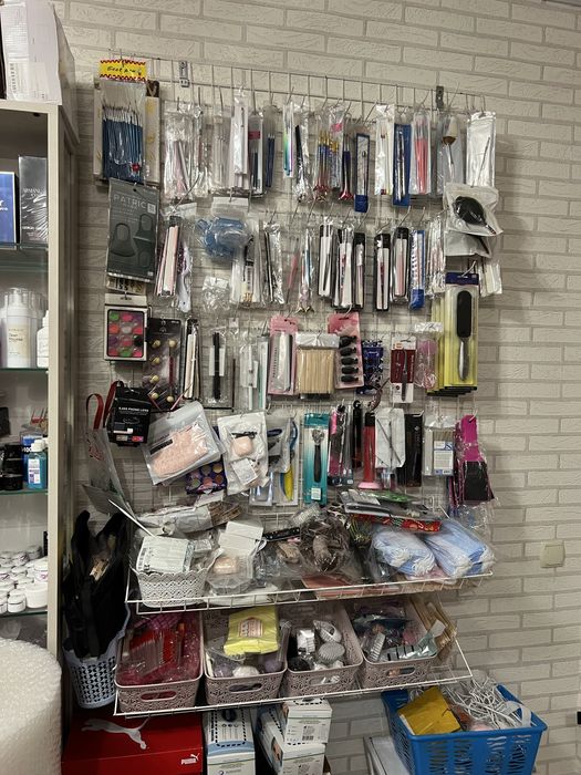 Сетка торговая 140*100 см  + 2 корзины к ней + крючки