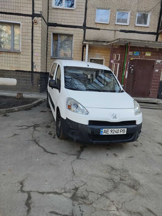 Продам рабочую лошадку Peugeot Partner