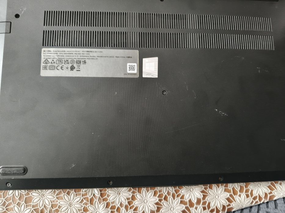 Sprzedam laptopa Lenovo uszkodzony