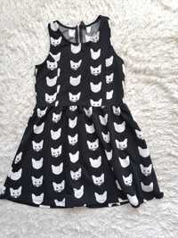 Czarna sukienka w kotki