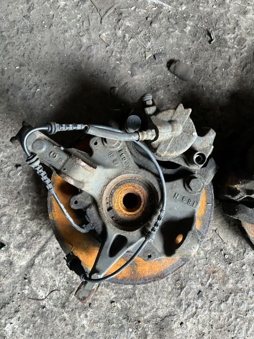 Цапфа ступиця Renault Megane 3 Scenic 3 диск супорт ричаг