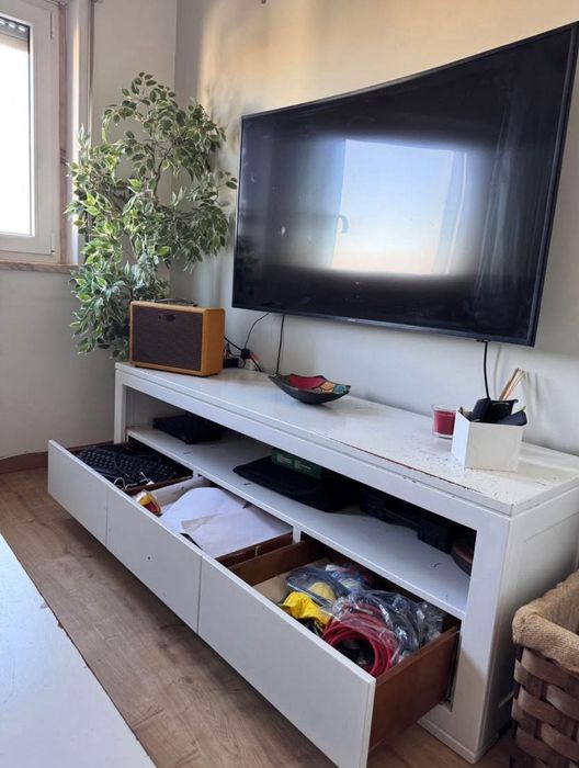 Movél Tv, Madeira Maciça