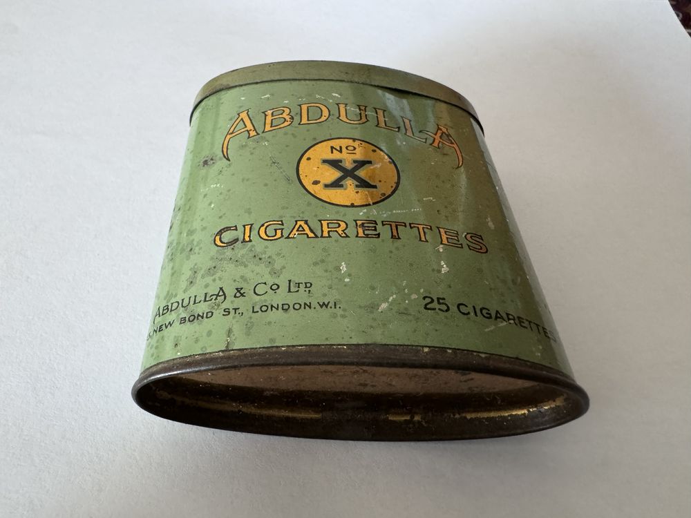 Varias latas antigas