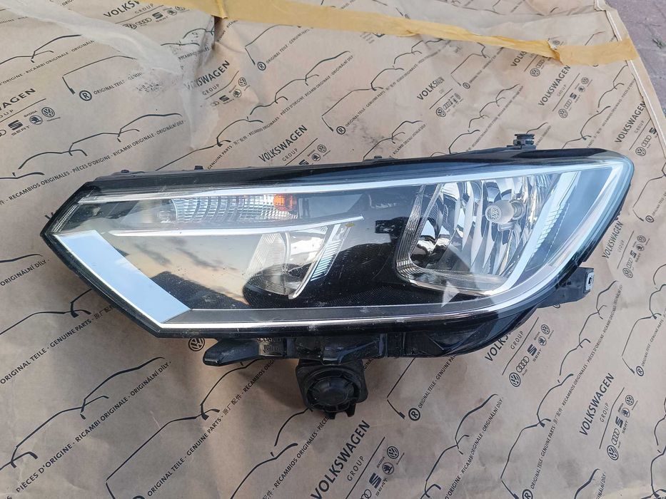 Reflektor lewy passat b8 zwykły