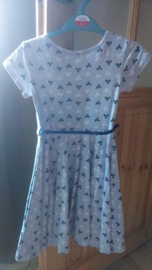 Nowa sukienka 128 cm firmy M&Co