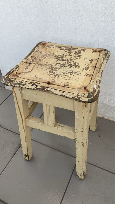 Banco antigo de taberna