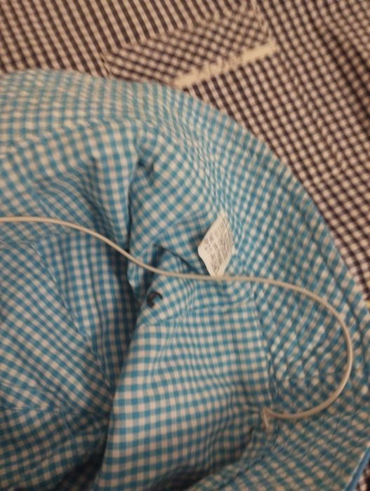 Bibe pré escolar e chapéu azul