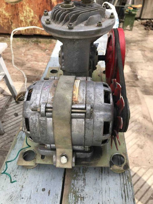 Вакуумный насос Компрессор (2 атмосферы) Вакуумний насос Компресор