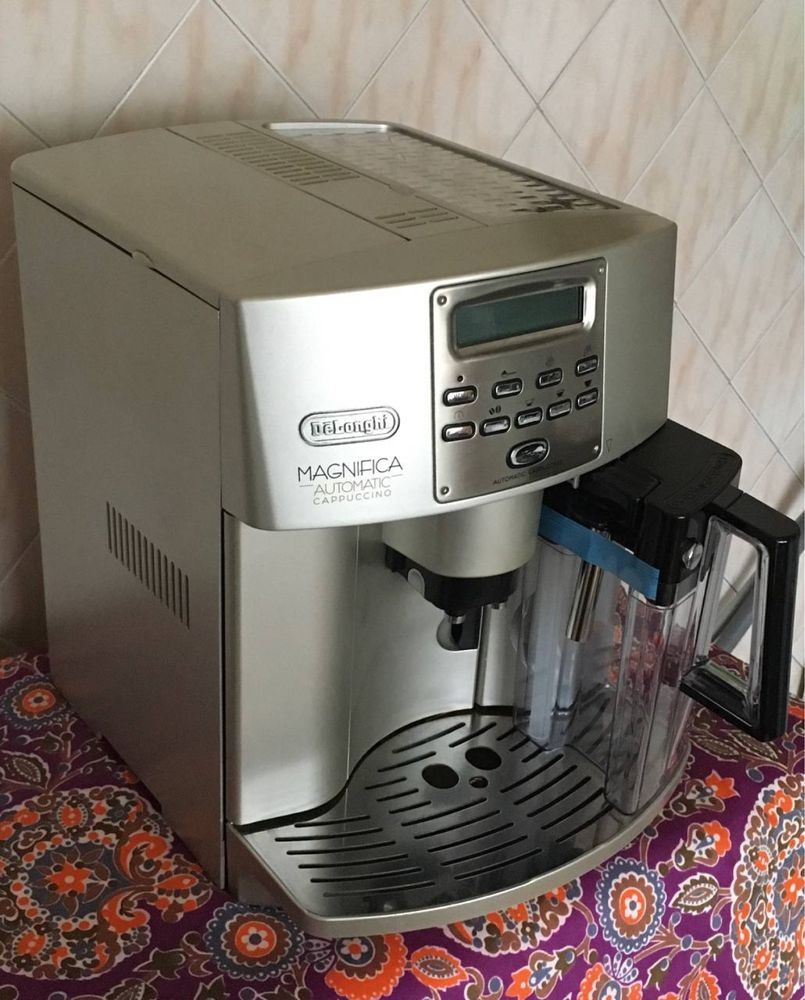 Кофемашина автоматическая DeLonghi ESAM 3500