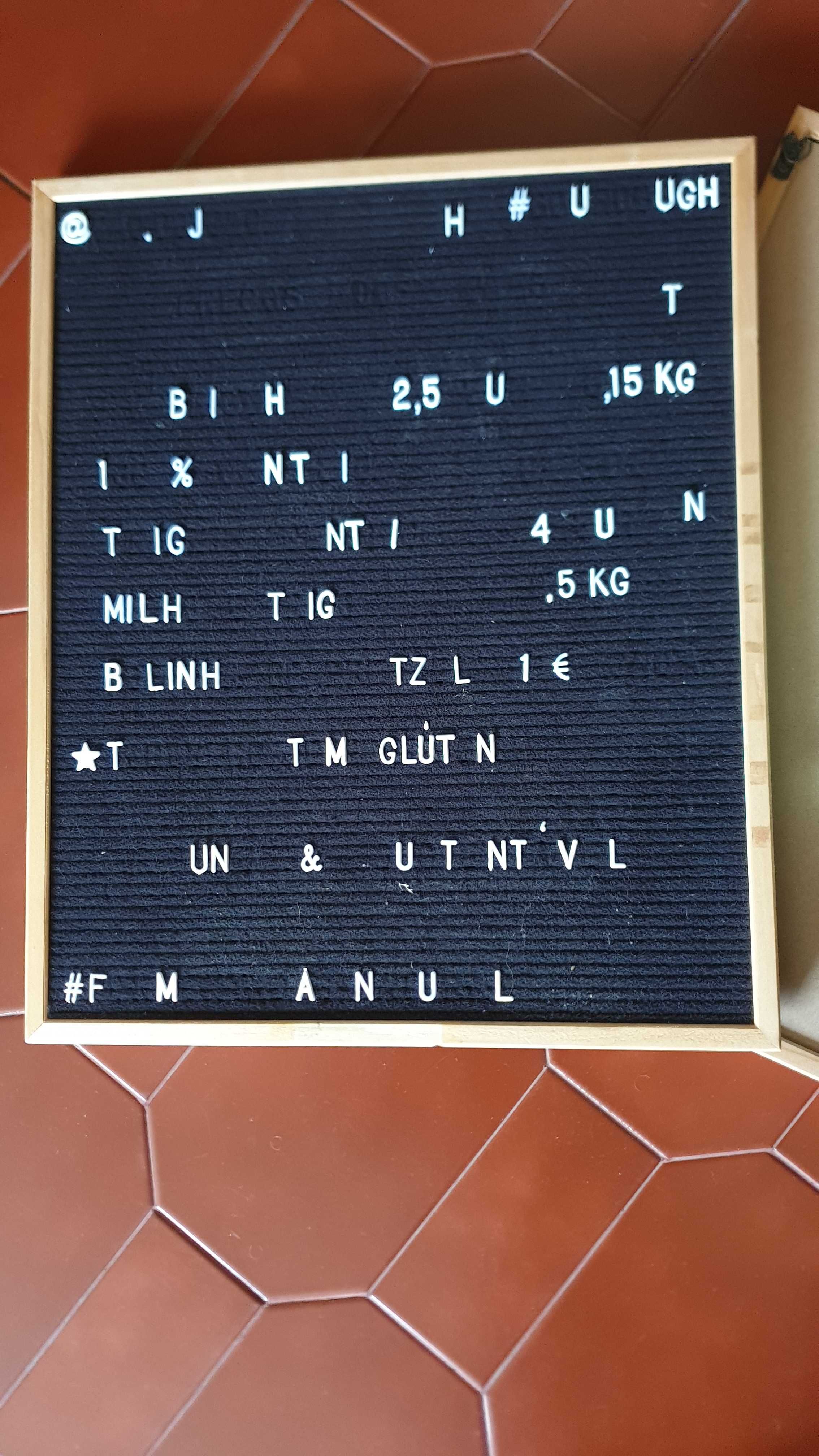 Quadro(s) com letras amovíveis/ Letter Board(s), 60 x 50 cm