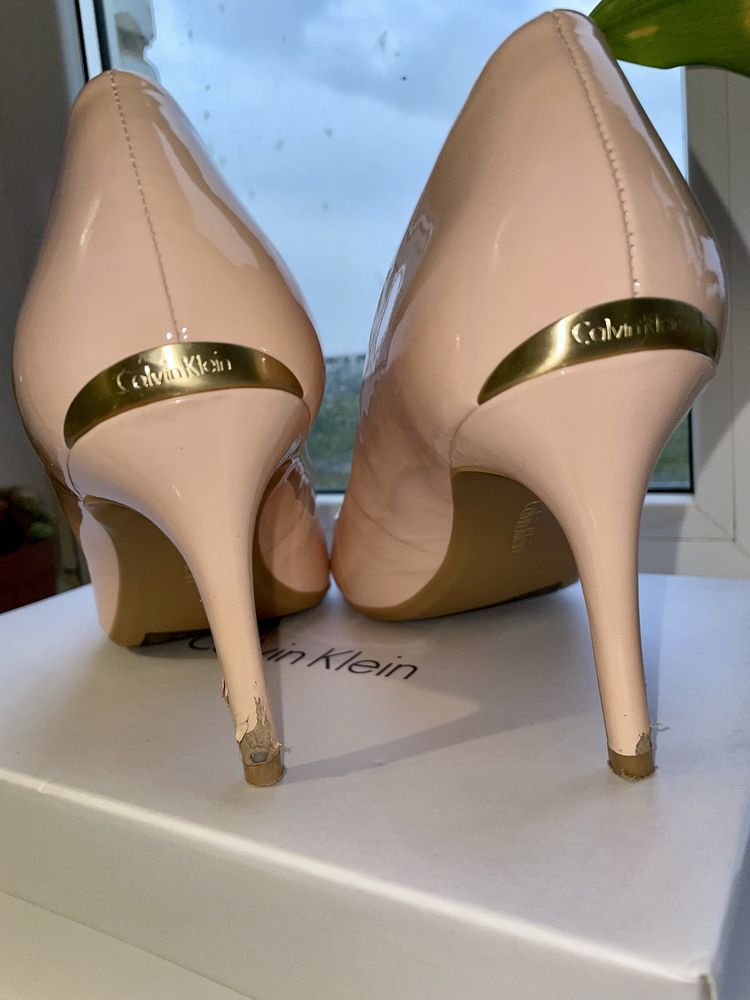Туфлі лодочки Calvin Klein розмір 40-41