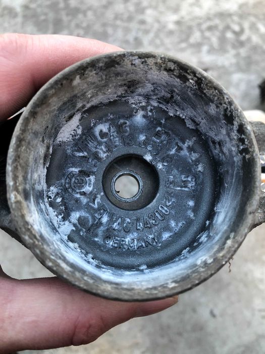 Комплект: опора, пыльник, отбойник. Оригинал VAG