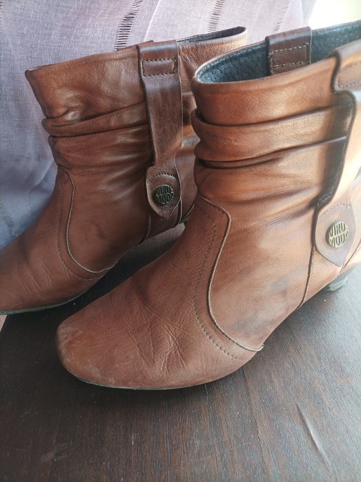 Botins de pele, marca virus moda