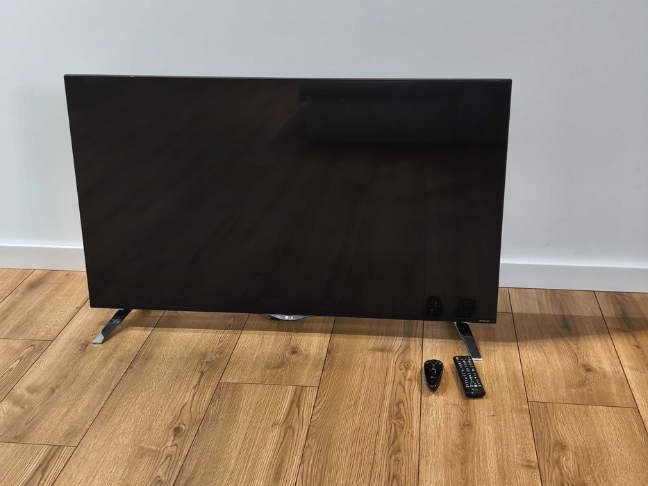 Telewizor LG 49UF695V 49" LED 4K + Uchwyt – Stan Bardzo Dobry!