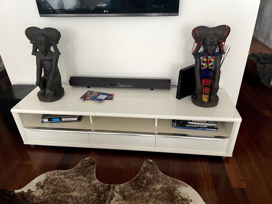 Móvel/aparador de TV minimalista