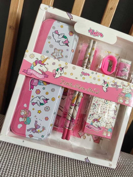 Zestaw szkolny nowy Jednorożec piórnik akcesoria Wyprzedaż.