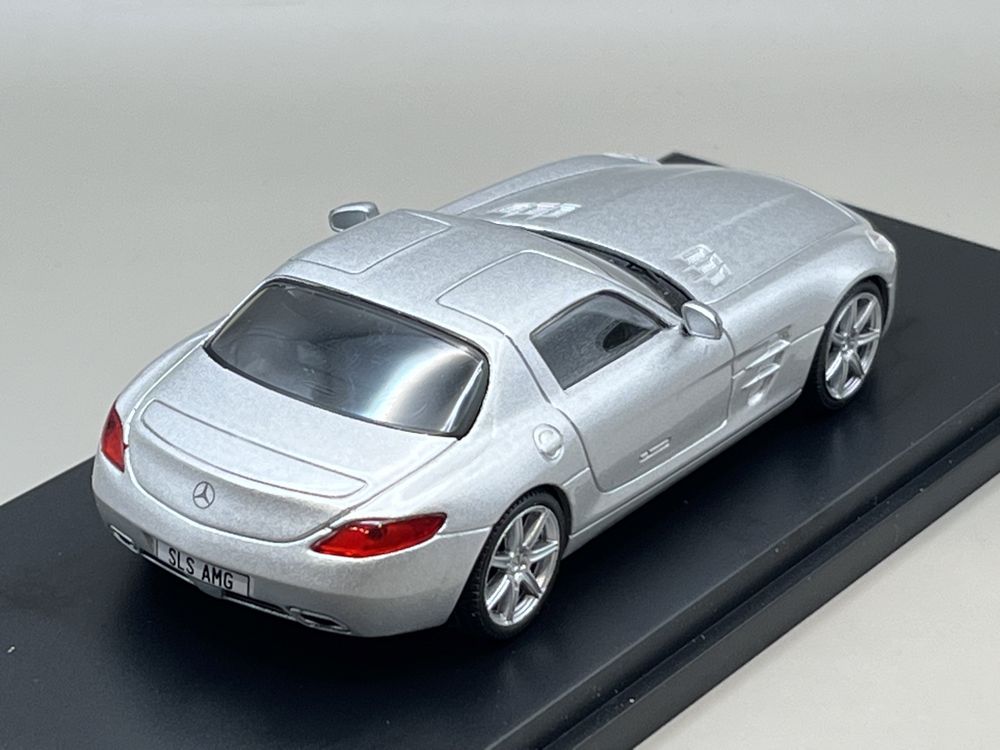 Model 1:43 Mercedes-Benz SLS AMG