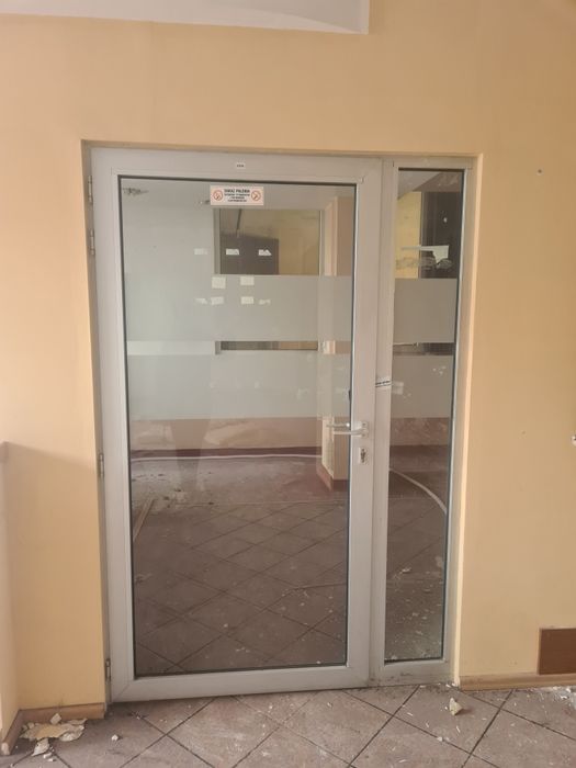 Aluminiowe drzwi z bocznym przeszkleniem o wymiarach 145cm x 215cm