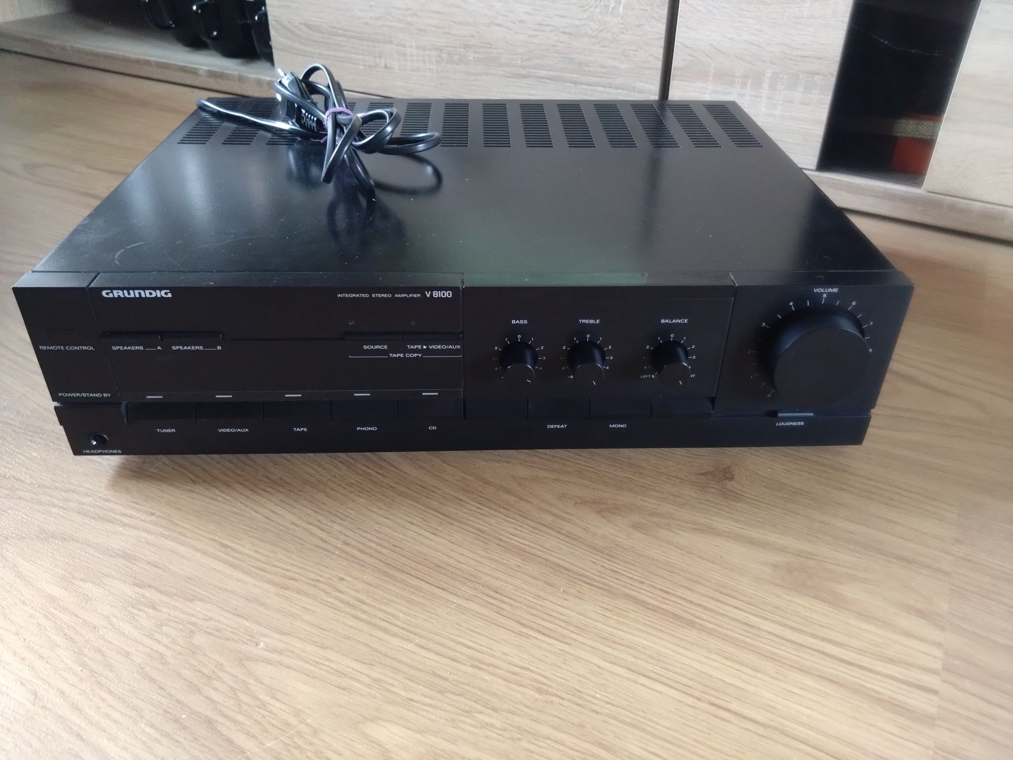 Wzmacniacz Grundig V8100