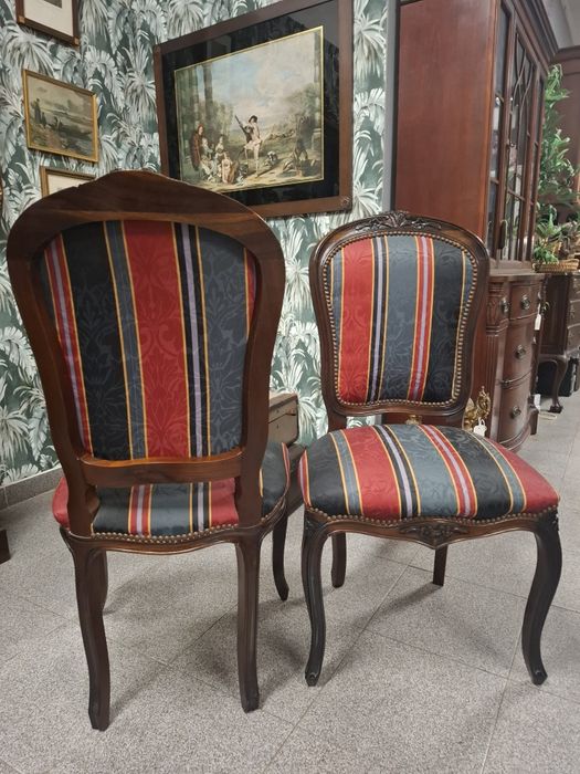 Par de Cadeiras Estilo Luís XV. Oferecemos a entrega na zona de Lisboa