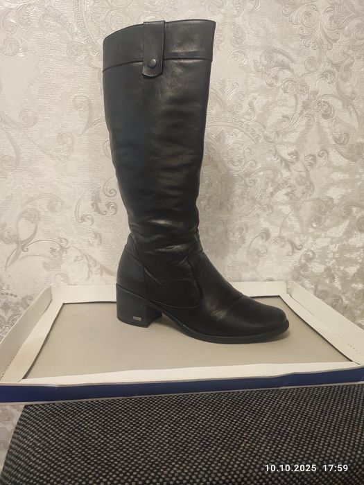 Продаються Кожаные Сапоги размер 40