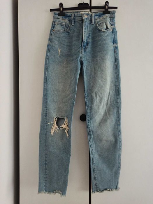 Jeansy mom slim Stradivarius r. 36