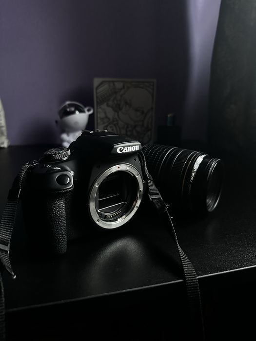 canon eos 2000D продаю в отличном состоянии. Есть торг, сумка,зарядка