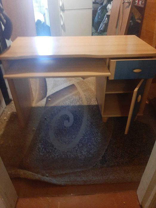 Продам стіл в гарному стані.